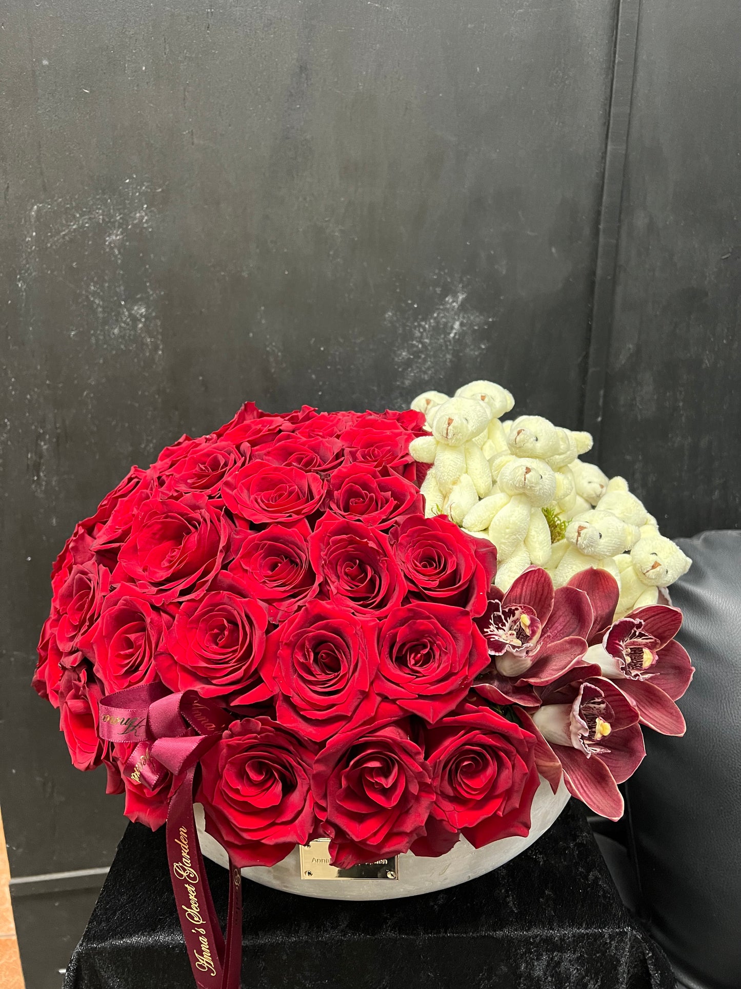Red roses with mini bears 