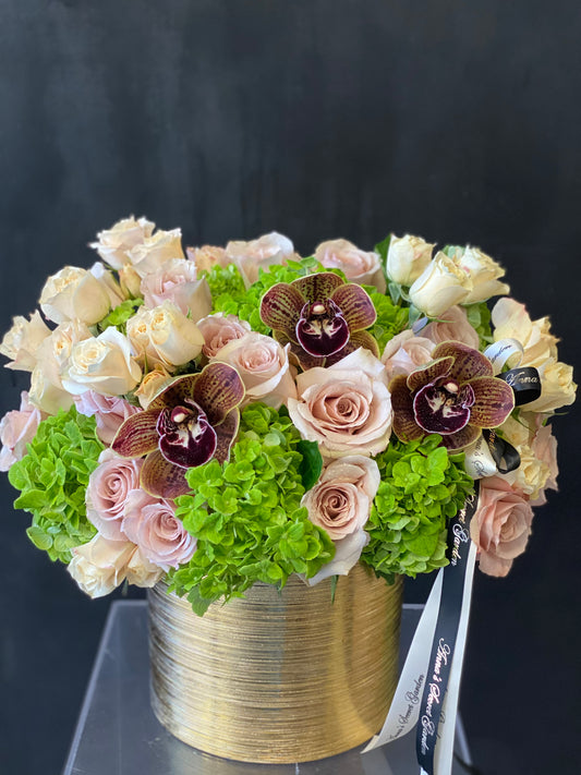 Emerald Green Hydrangea and Nude Roses